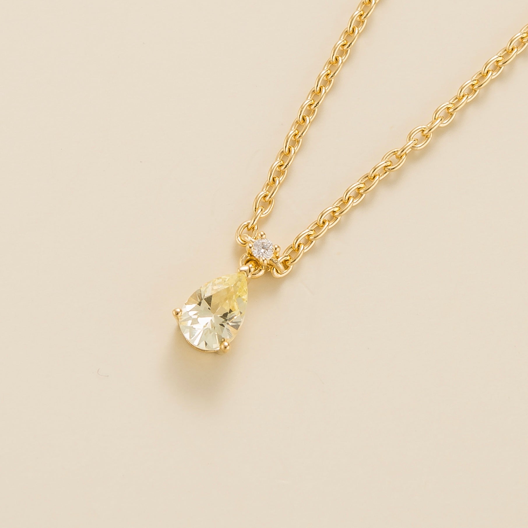 Ori Small Gold Pendant Necklace In Yellow Sapphire & Diamond