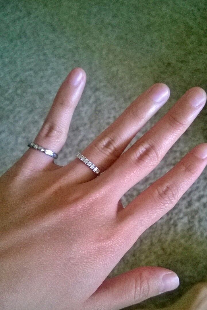 Eight Stone 4-Prong Set Diamond Wedding Ring