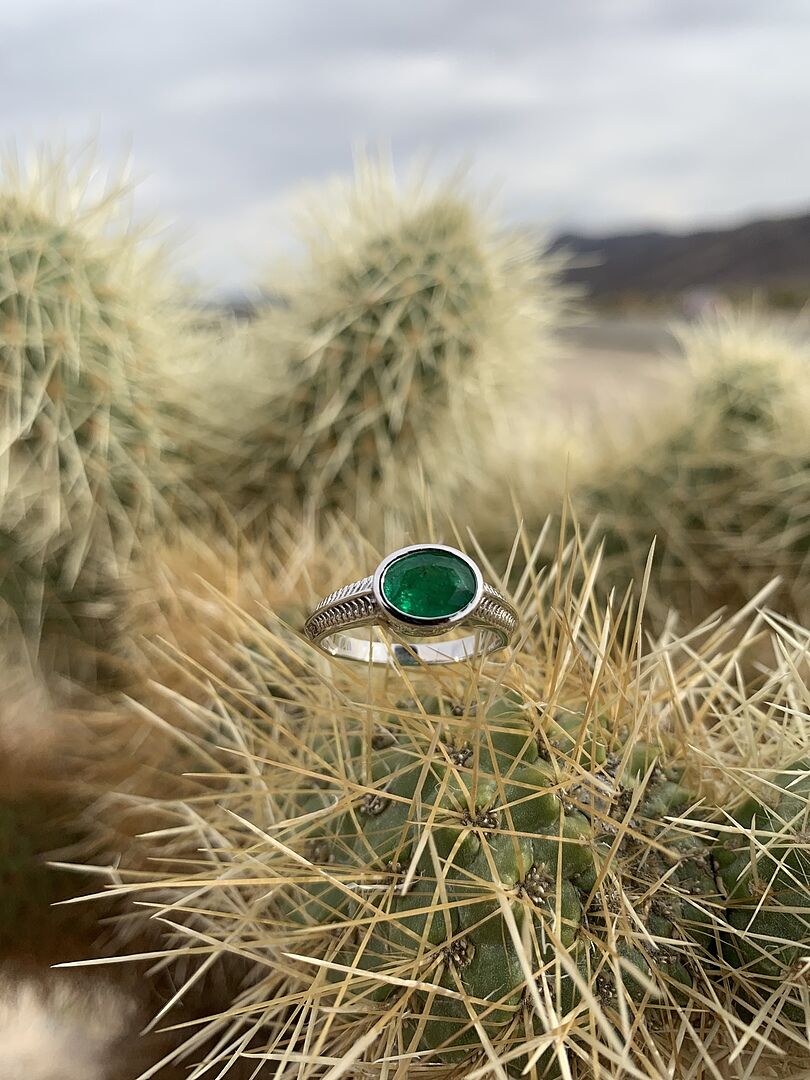 Vintage Inspired Bezel-Set Oval Tanzanite Ring with Grooves