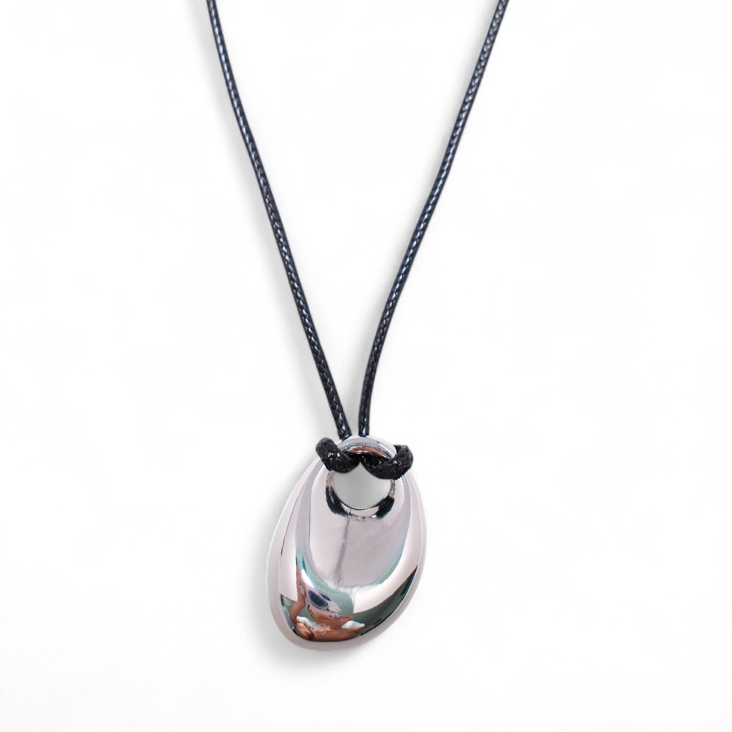 Oval Pebble Cord Necklace Silver