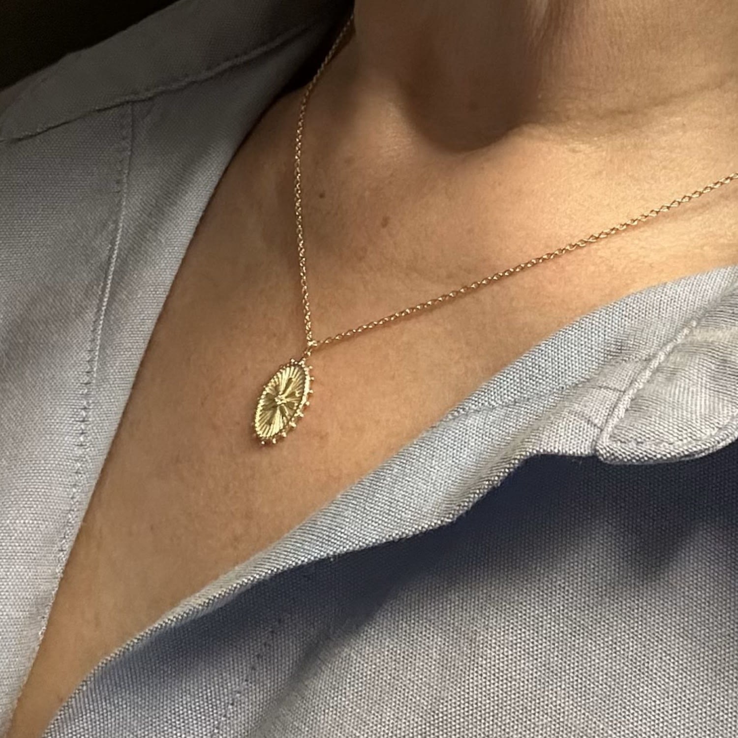 Oval Star Pendant Necklace - Gold