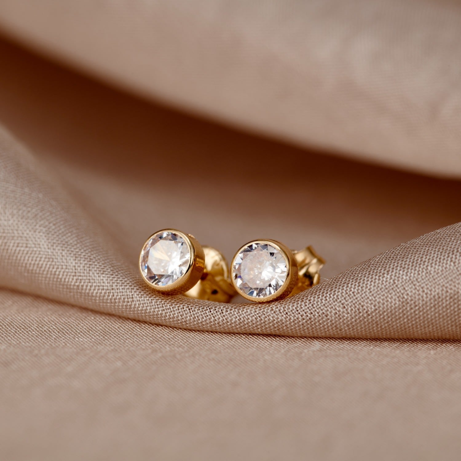 9Ct Yellow Gold Stud Earrings With Cubic Zirconia
