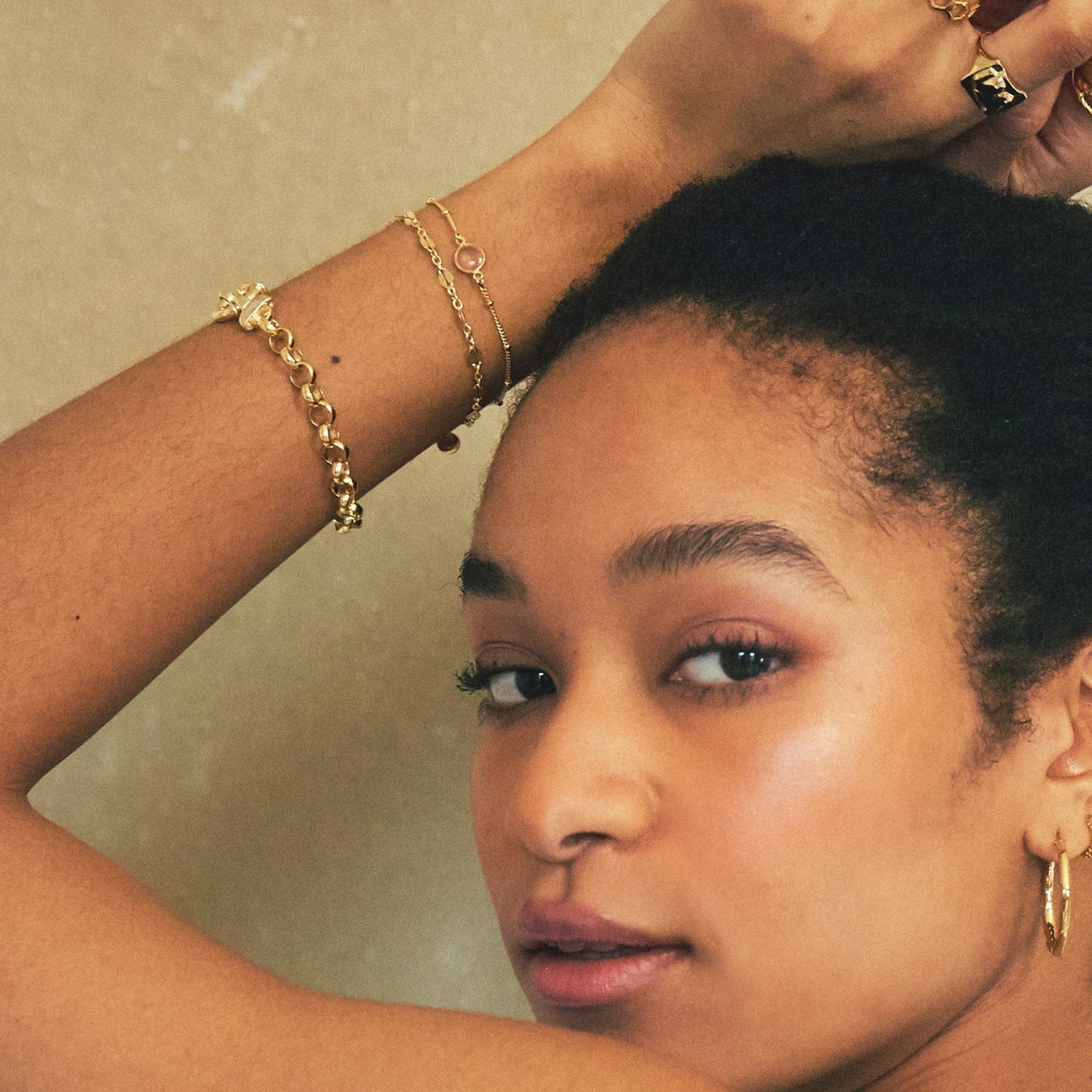 peachy-chain-bracelet-18ct-gold-plated-daisy-london