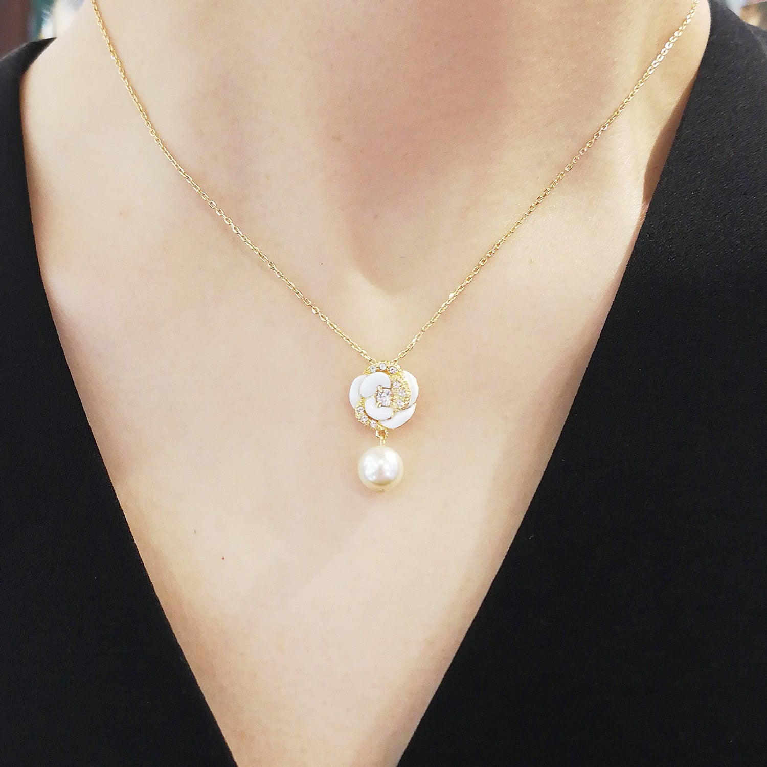 Pearl & Crystal Gold Flower Necklace , Series Blanc Camelia