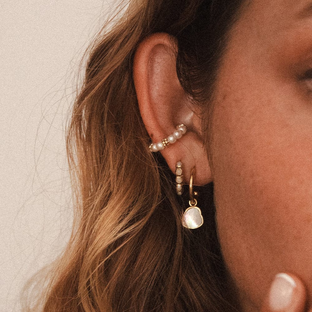 pearl-ear-cuff-18ct-gold-plated-daisy-london