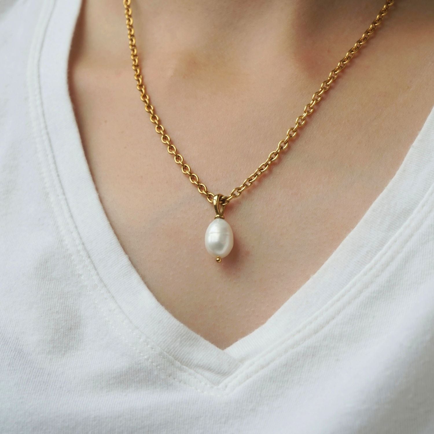 Pearl Pendant Necklace In Gold