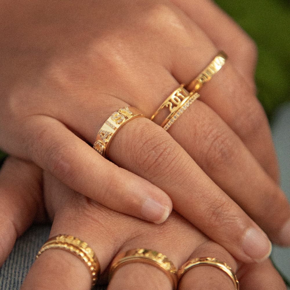 personalised-crystal-ring-18ct-gold-plated-daisy-london