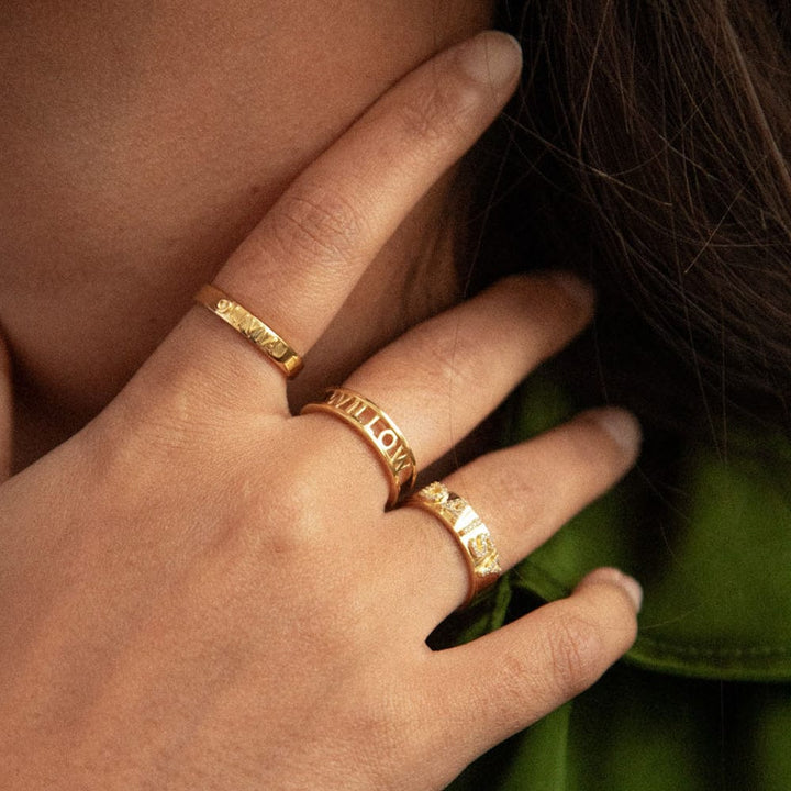 personalised-ring-18ct-gold-plated-daisy-london