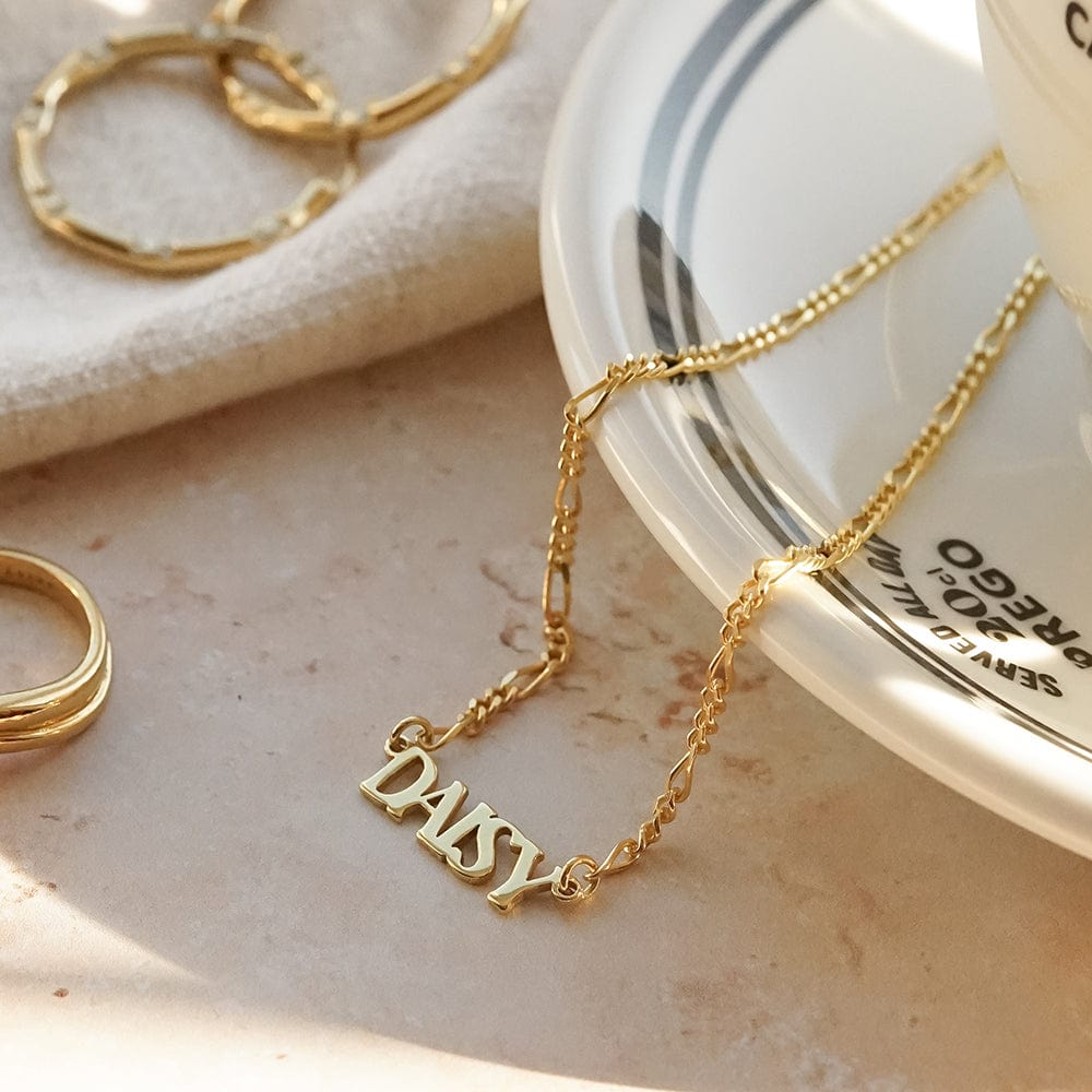personalised-name-necklace-18ct-gold-plated-taylors-version-daisy-london
