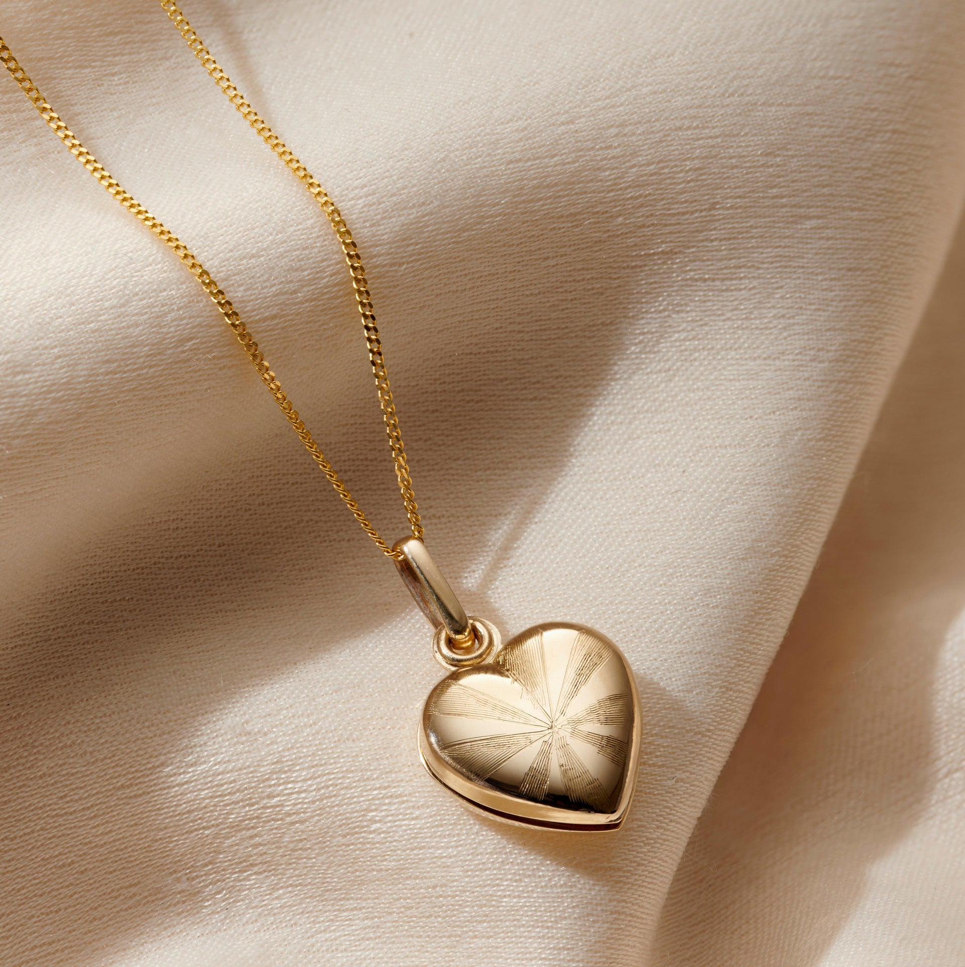 9Ct Gold Petite Heart Locket