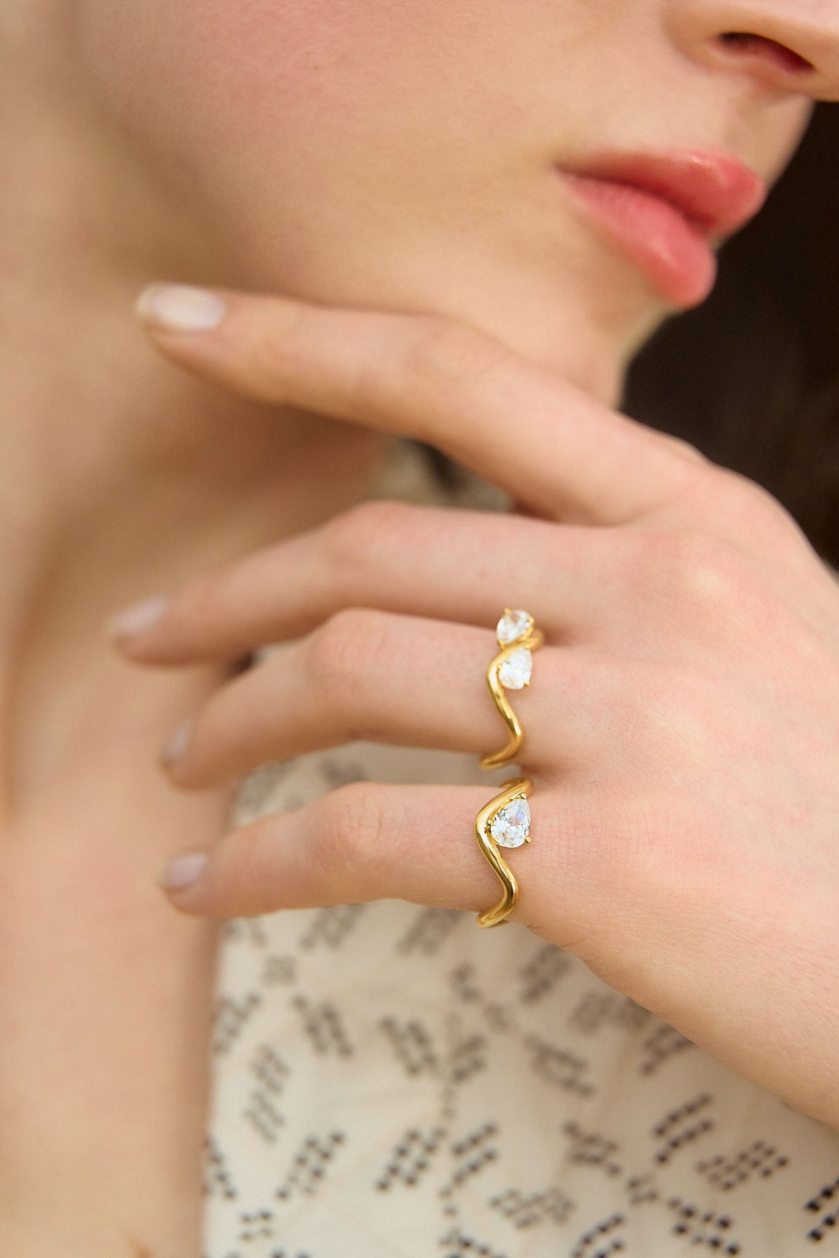 BOLD PETITE COMETE PEAR DIAMOND RING