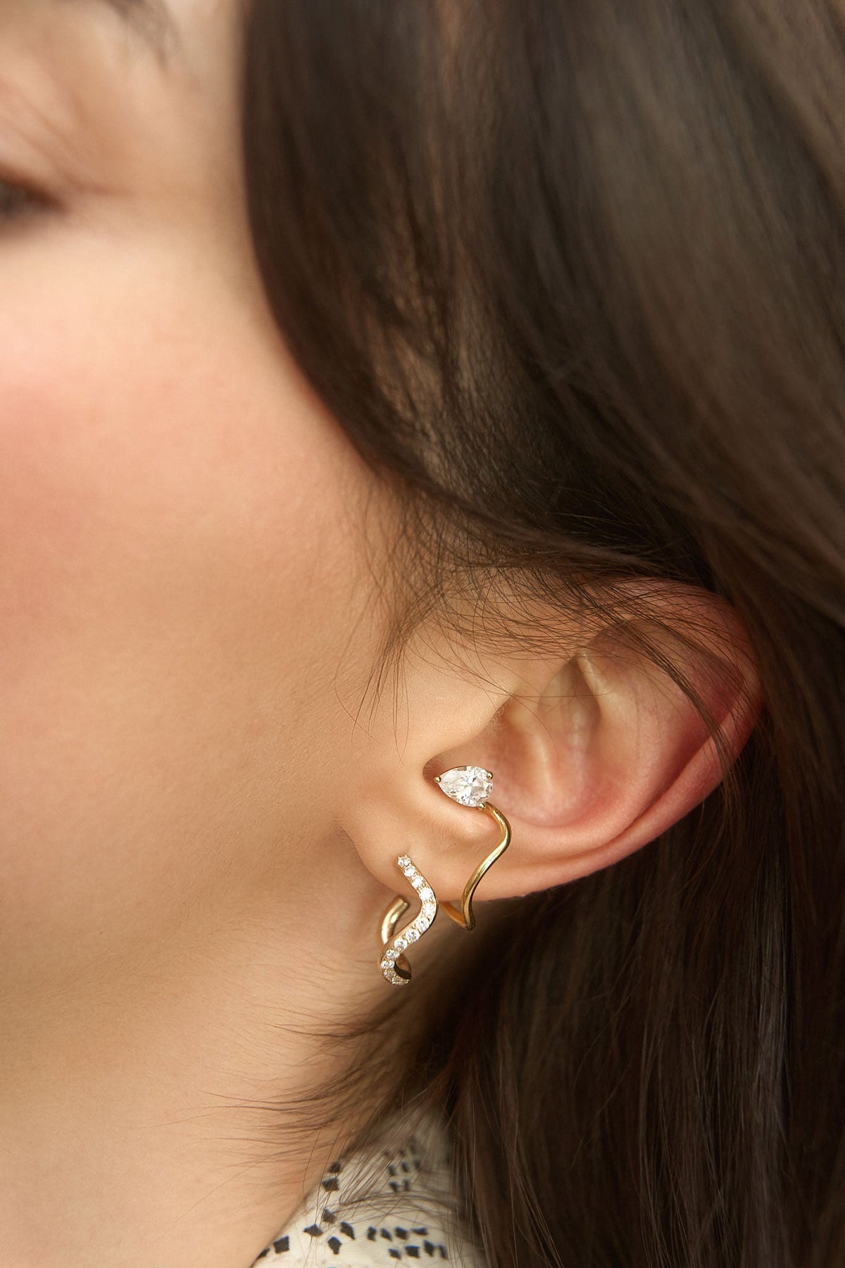 PETITE COMETE DIAMOND EARCUFF