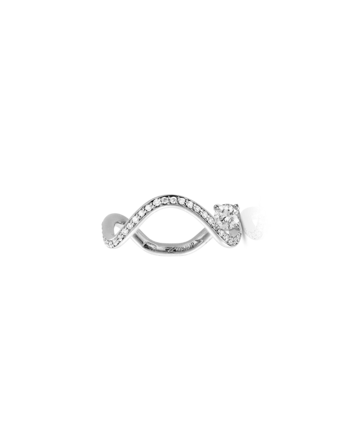 PETITE COMETE PAVÉ ROUND DIAMOND STAR RING