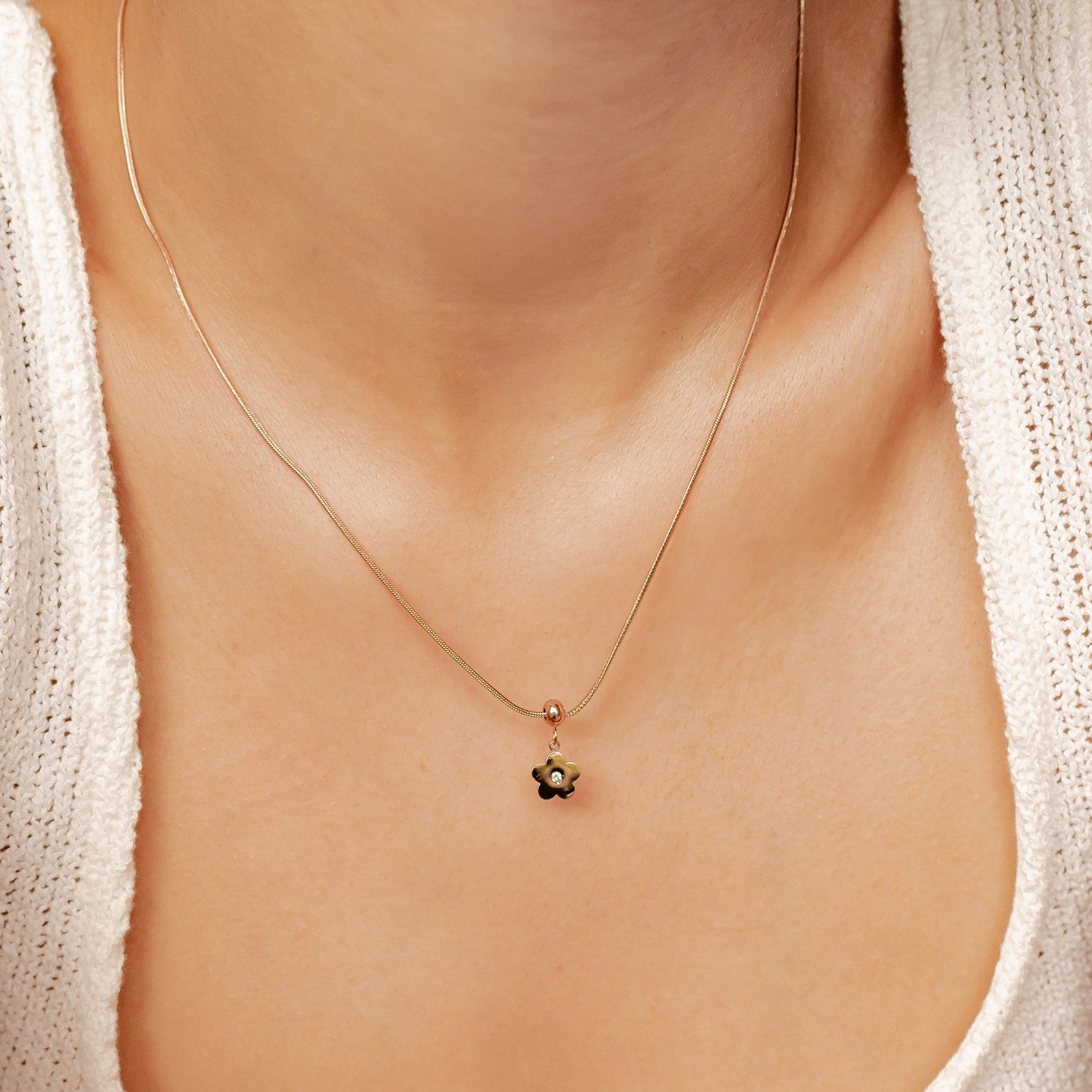 Petite Flower Pendant Gold