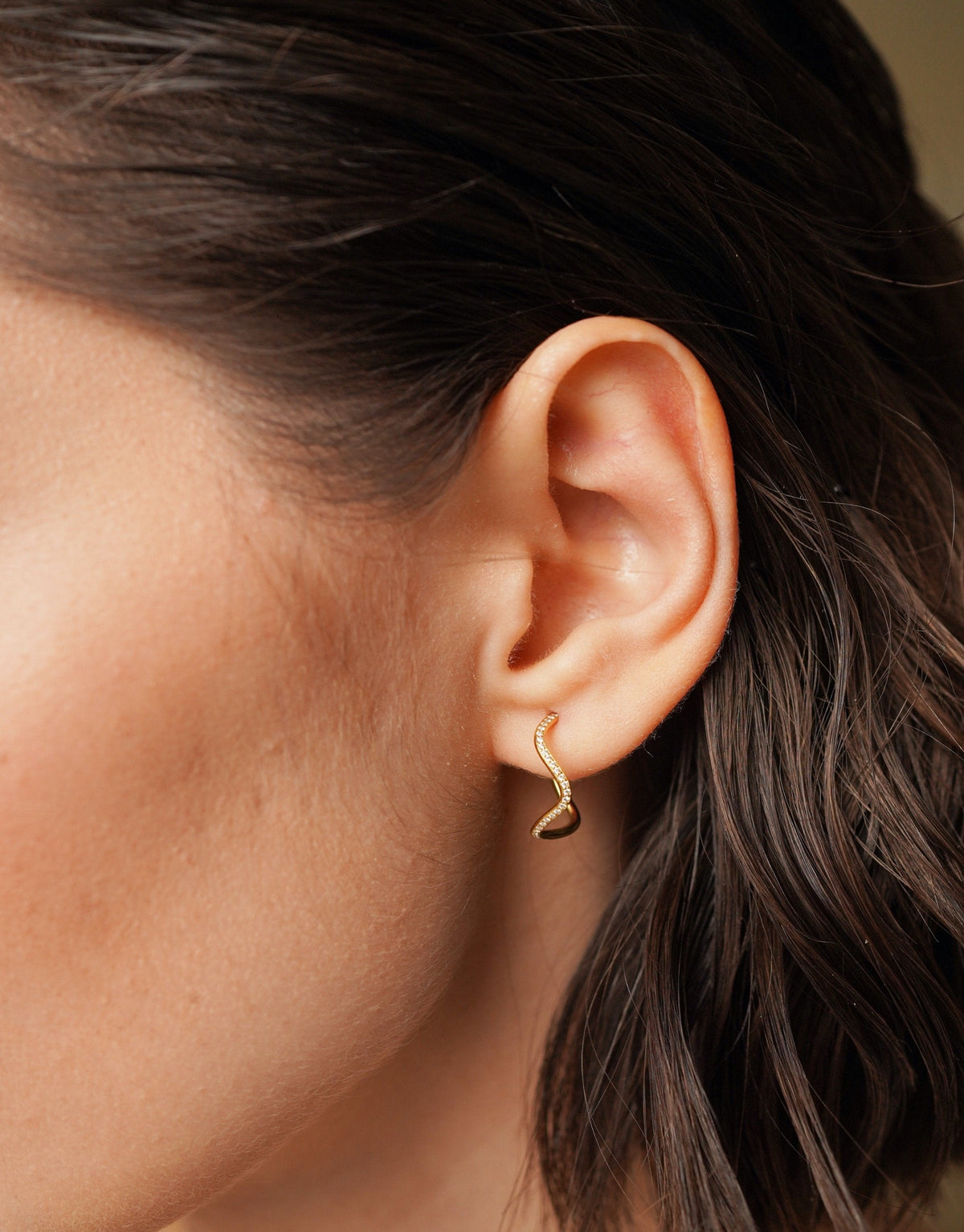 PETITE COMETE CREOLE PAVÉ EARRINGS