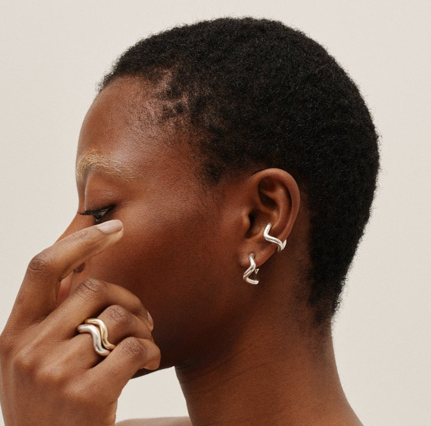 PETITE COMETE CREOLE SILVER EARRINGS