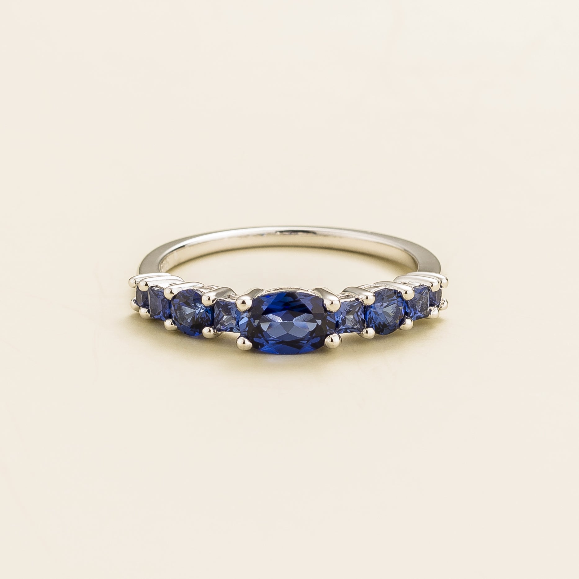 Petra Ring In Blue Sapphire Set In White Gold