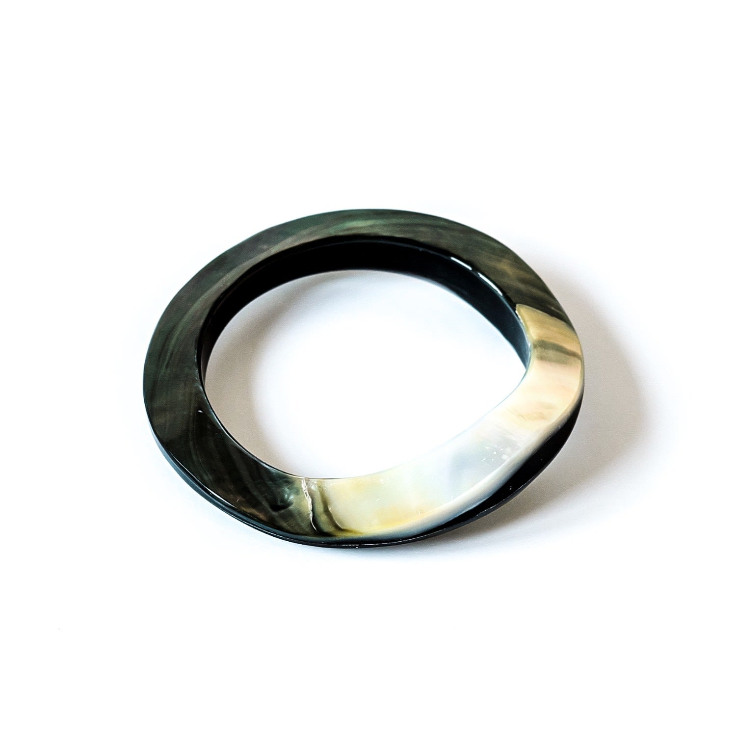 Mother-Of-Pearl Bangle Iridescent Grey