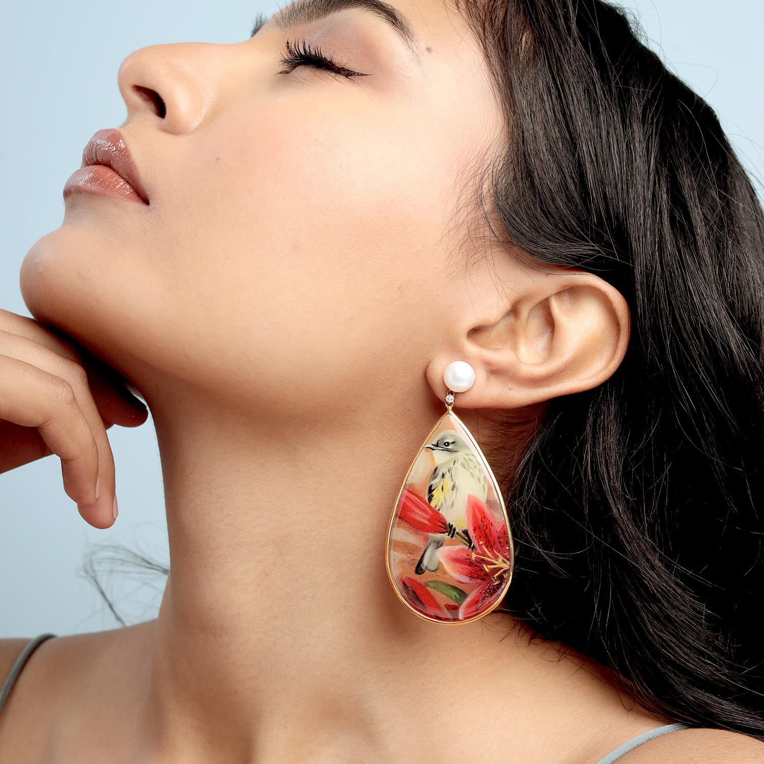 Picture Bakelite & Pearl Prong Diamond Dangle Earrings In Gold