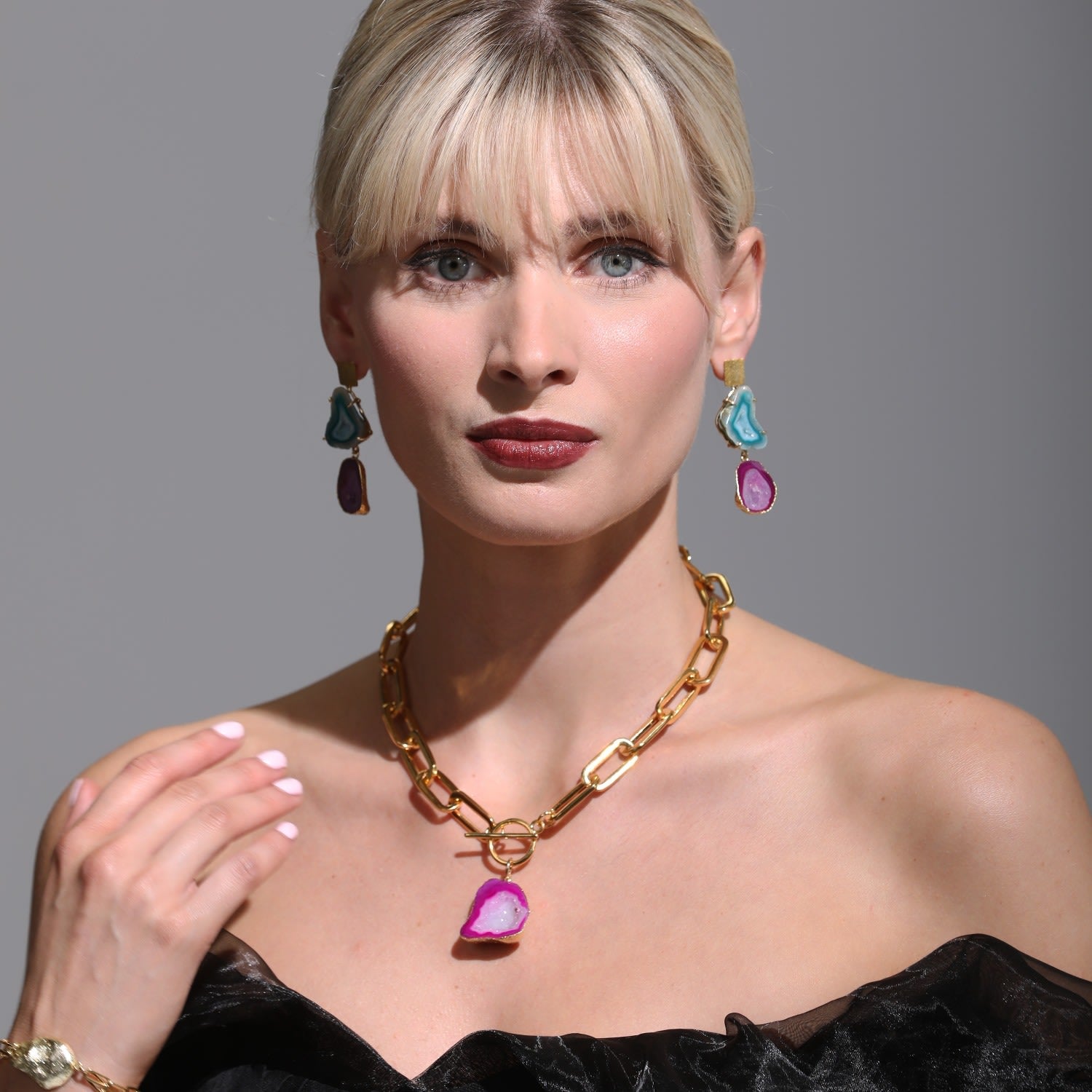 Pink Oval Chain T-Bar Necklace
