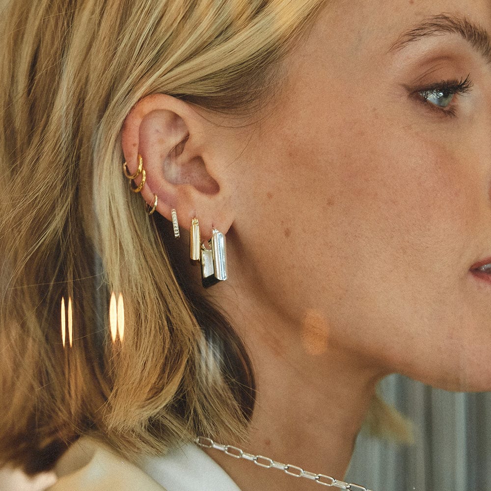 polly-sayer-mini-chubby-square-hoop-earrings-18ct-gold-plated-daisy-london