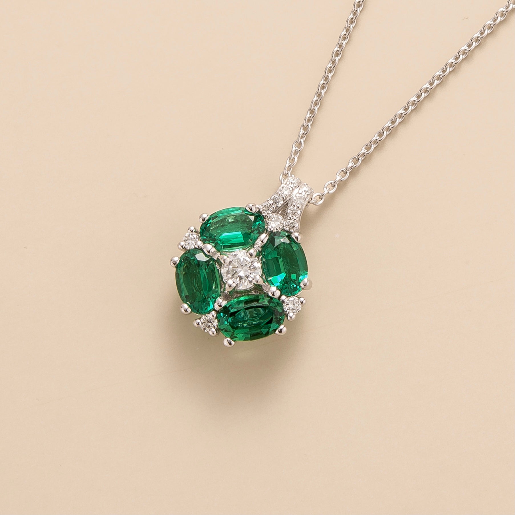 Pristi White Gold Pendant Necklace With Emeralds & Diamonds