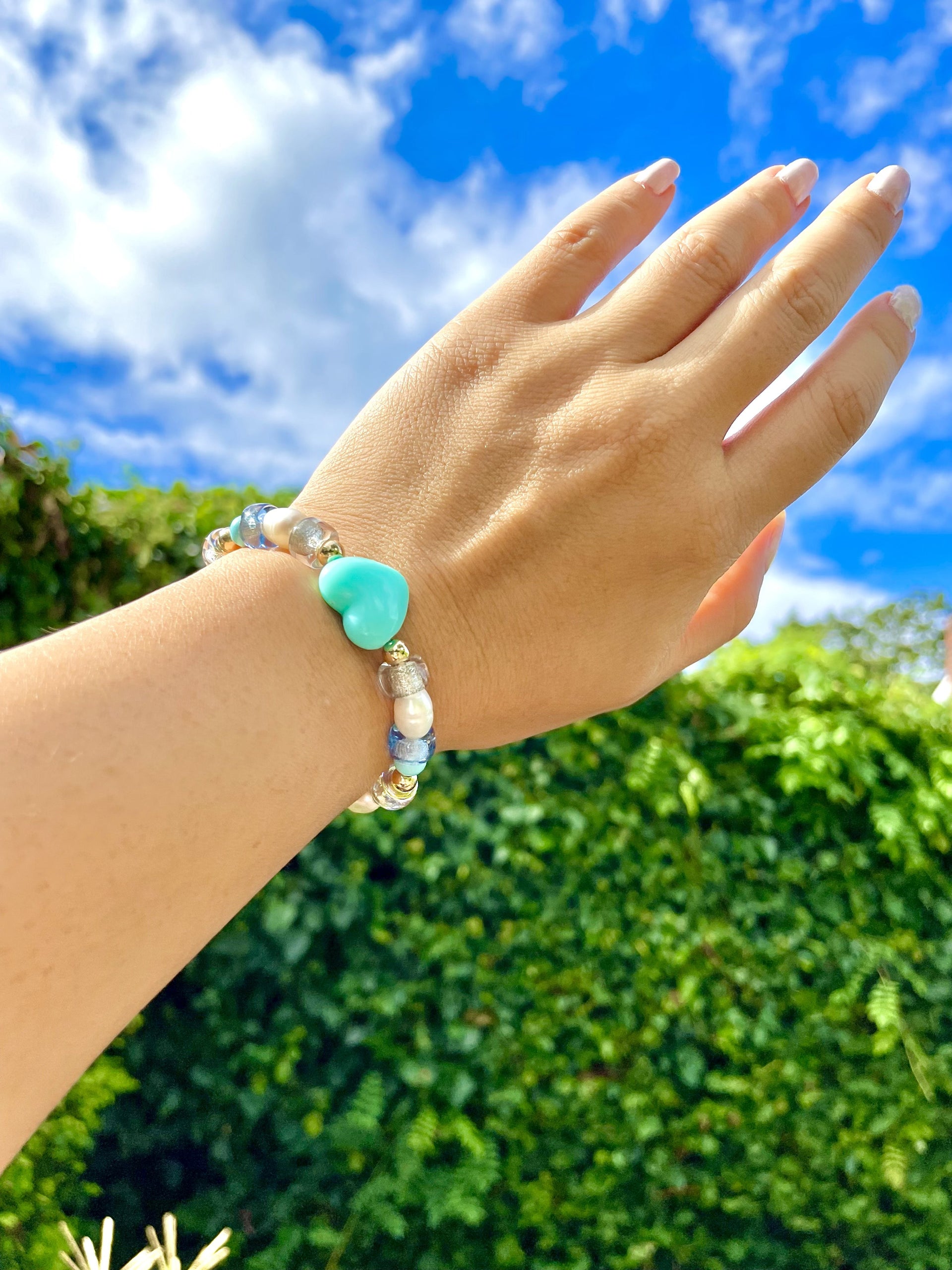 Aqua Puff Heart Glass Bead Bracelet