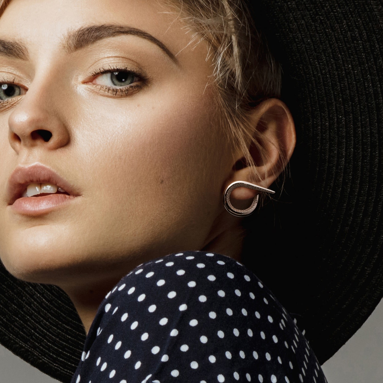 Open Twist Waterdrop Pave Earrings - Gold