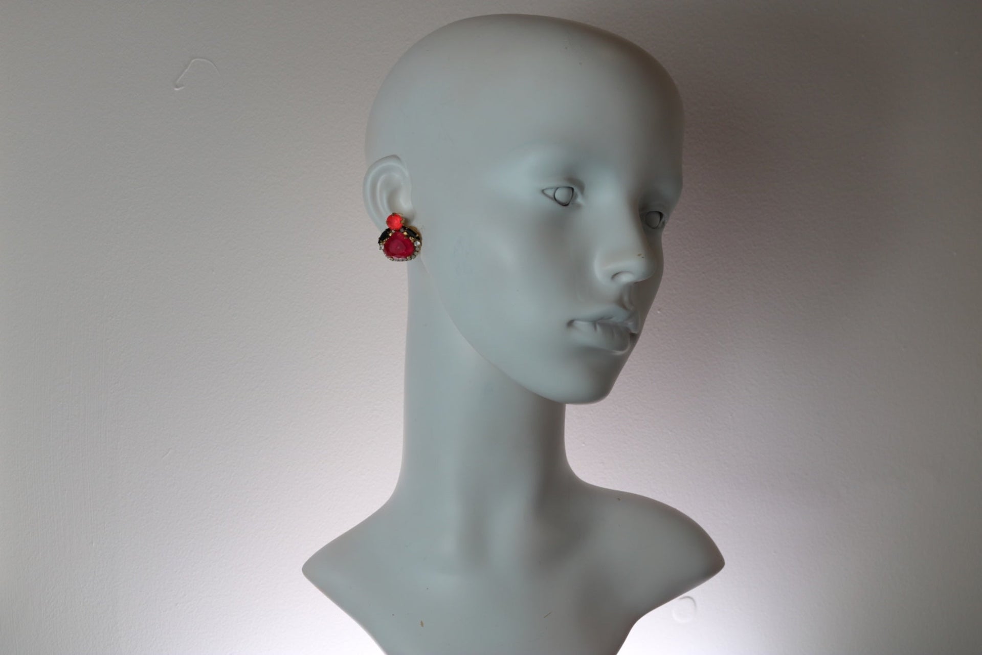 Old Raspberry Glitter Bee Earrings - Pierced