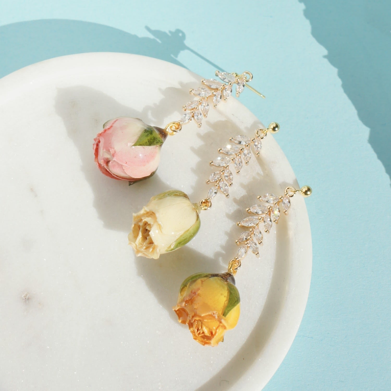 Real Flower Rosa Brillante Rosebud Drop Earrings With Crystal Leaves - Yellow