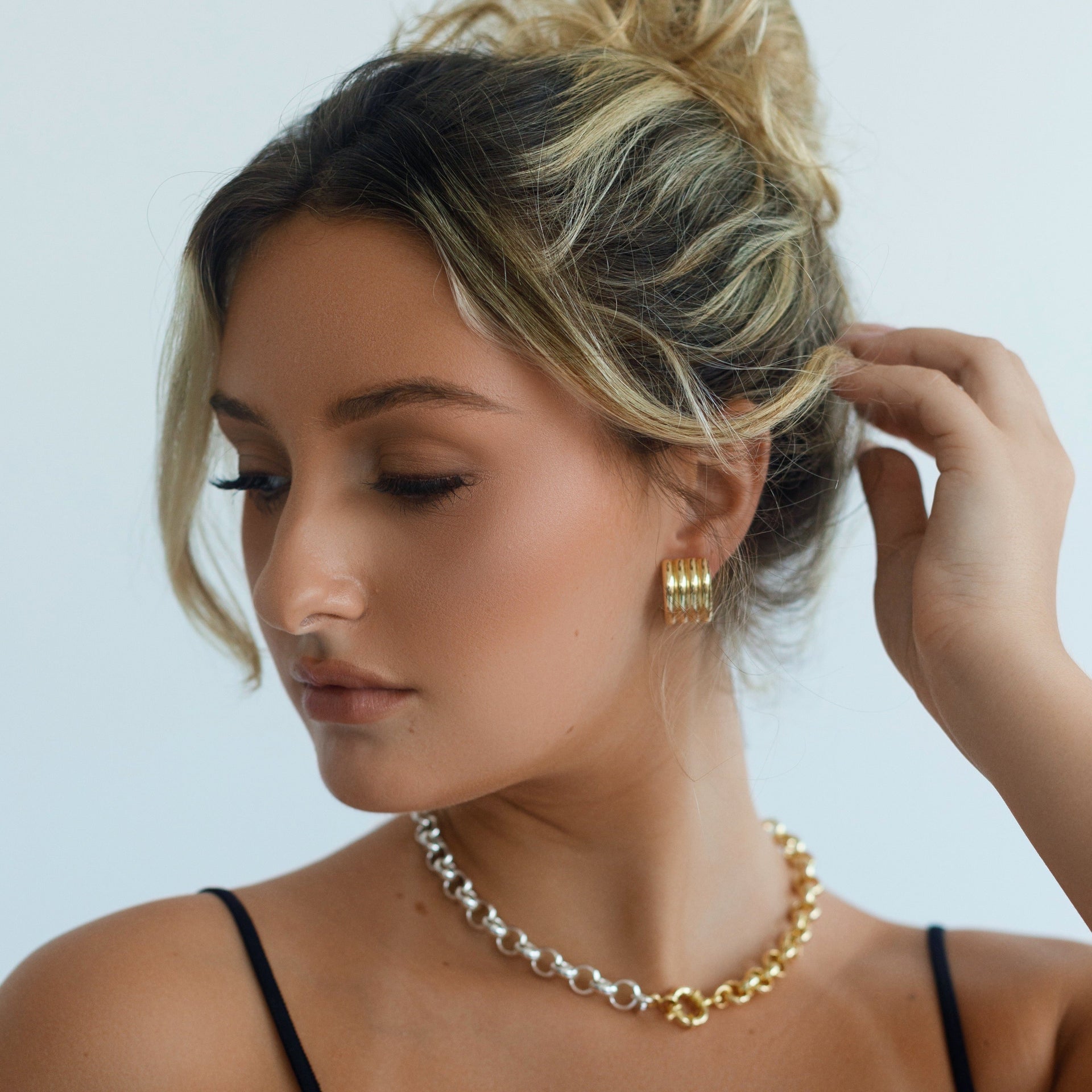 Ribbed Rectangle Studs Gold