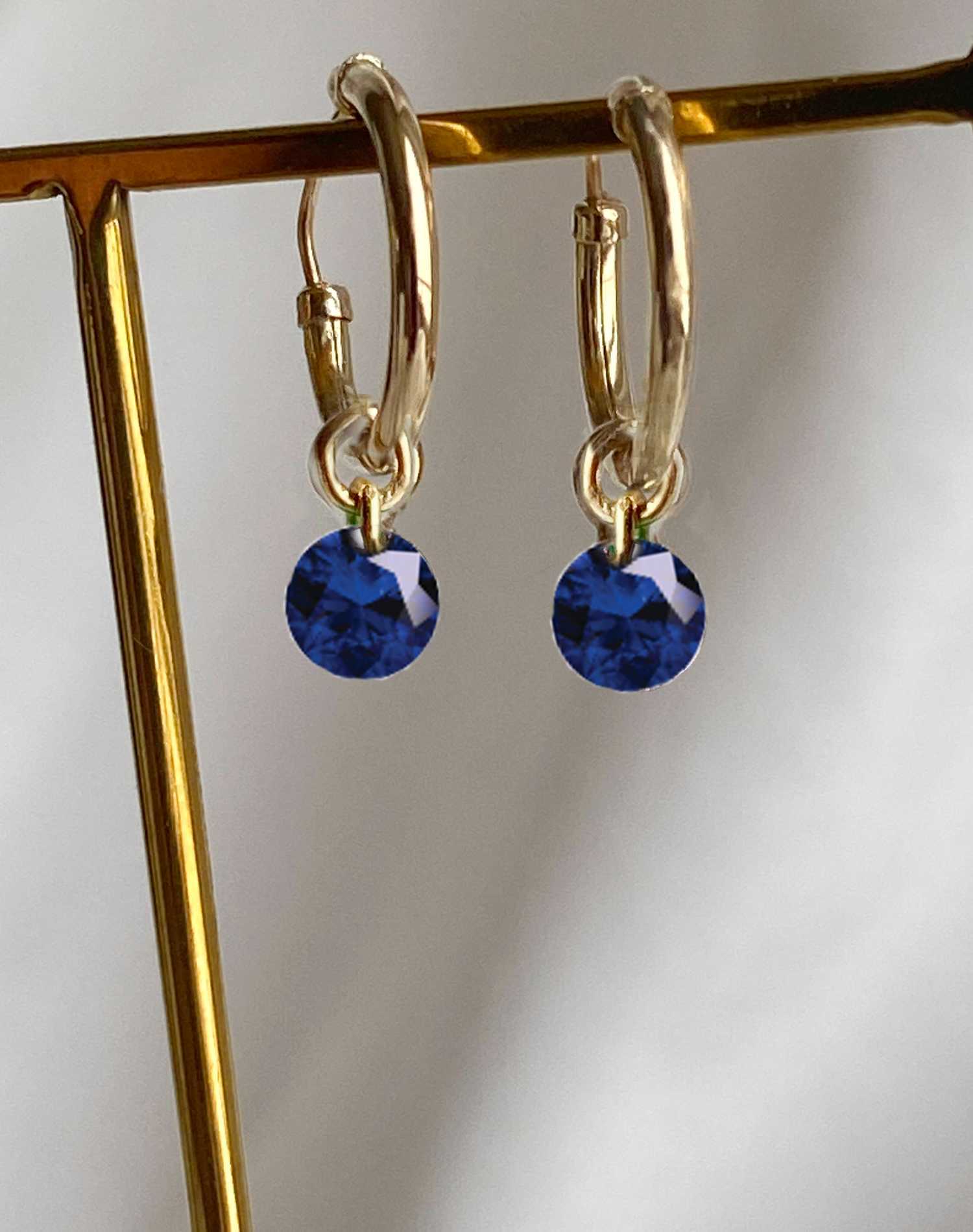 Rising Star Naked Blue Sapphire Solitaire Necklace