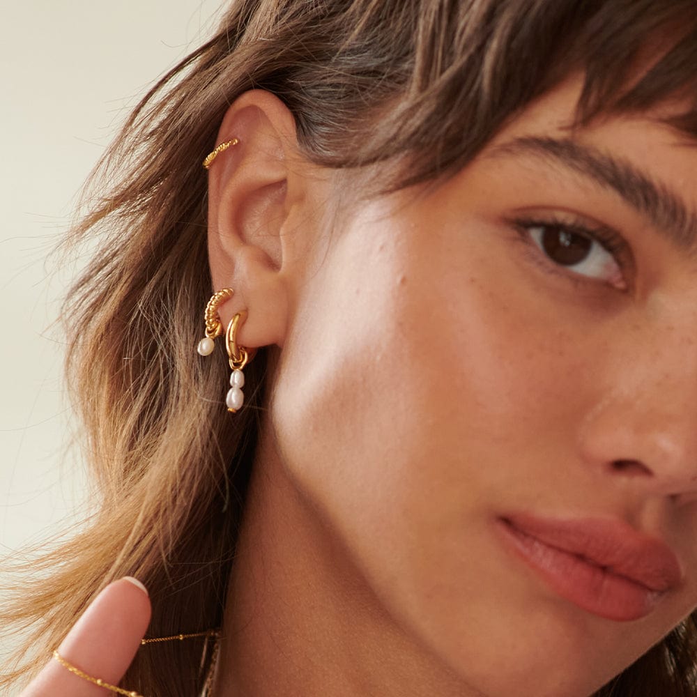 rope-pearl-huggie-earrings-18ct-gold-plated-daisy-london