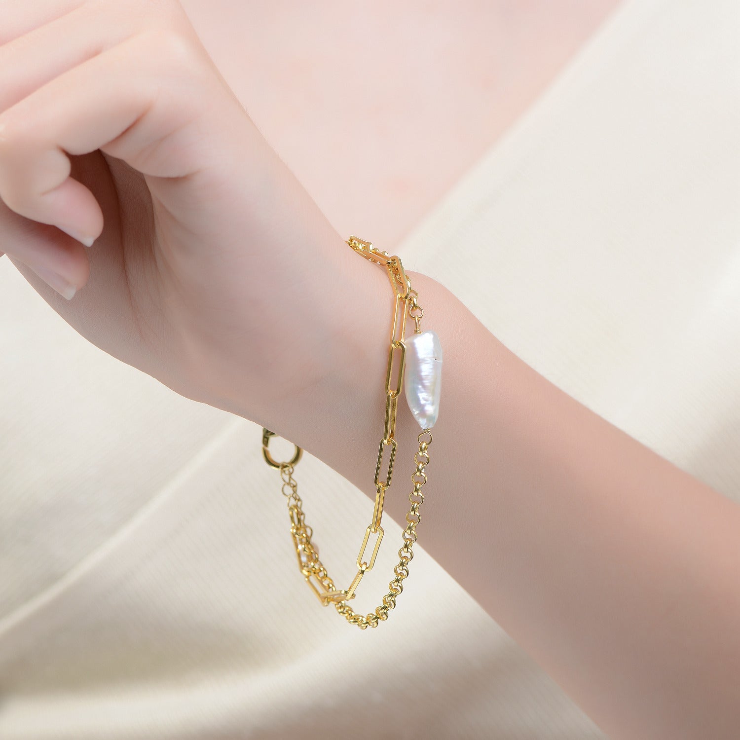 Sable Pearl Layered Golden Link Limited Edition Bracelet