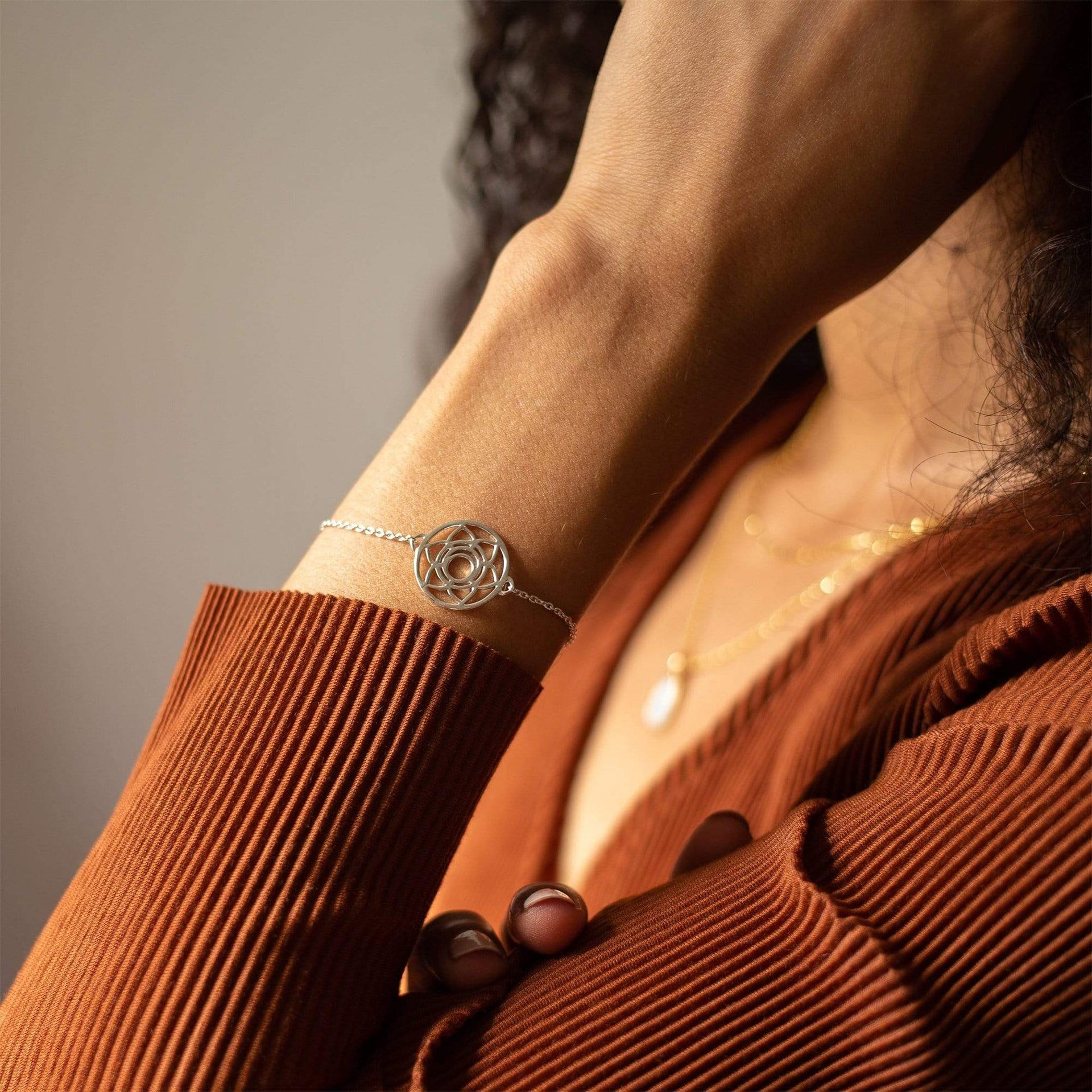 sacral-chakra-chain-bracelet-sterling-silver-daisy-london