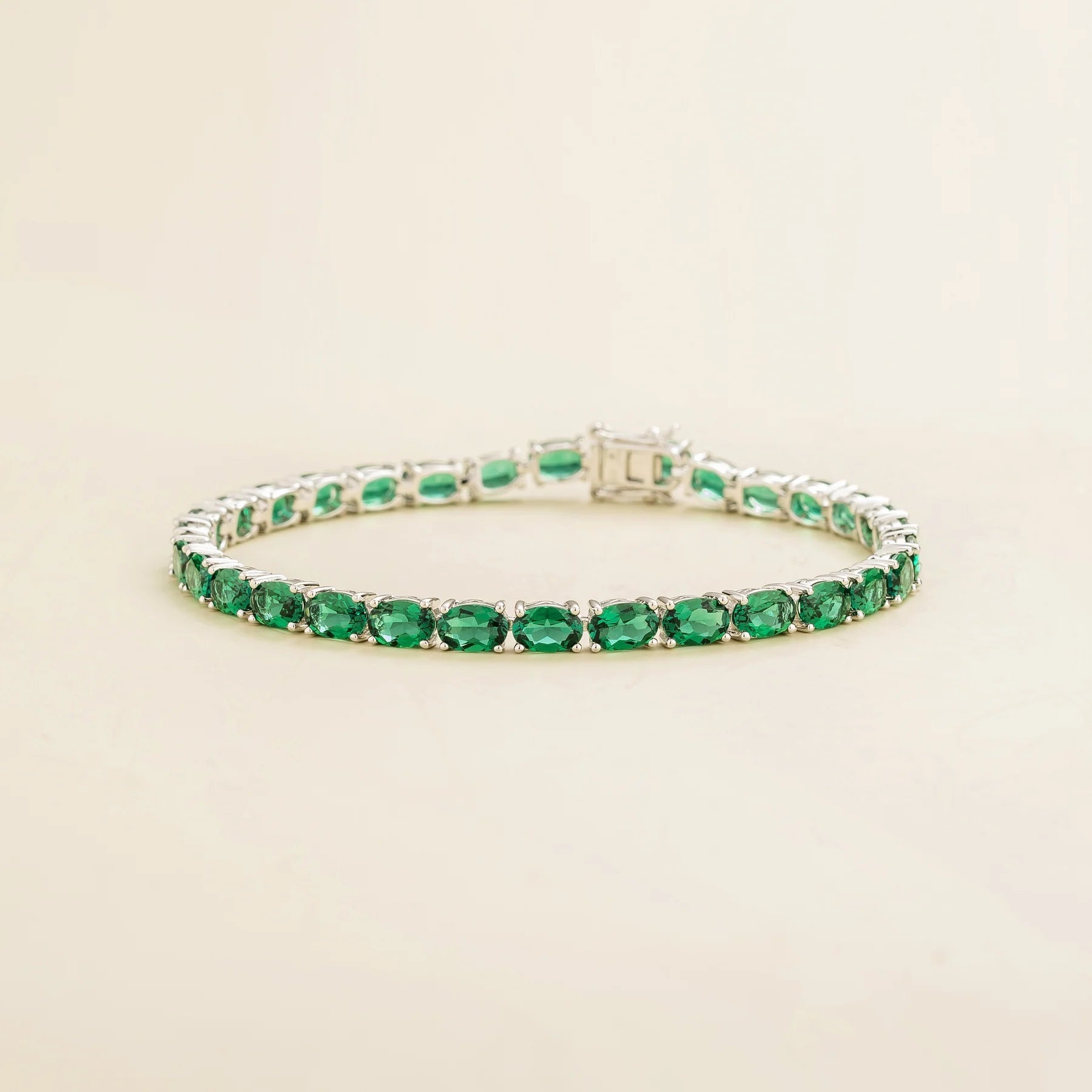 Salto White Gold Tennis Bracelet Set With Emerald