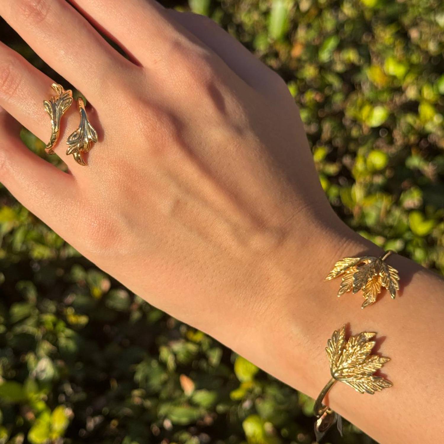 Rigid Bracelet With Leaves In Gold-Plated Sterling Silver