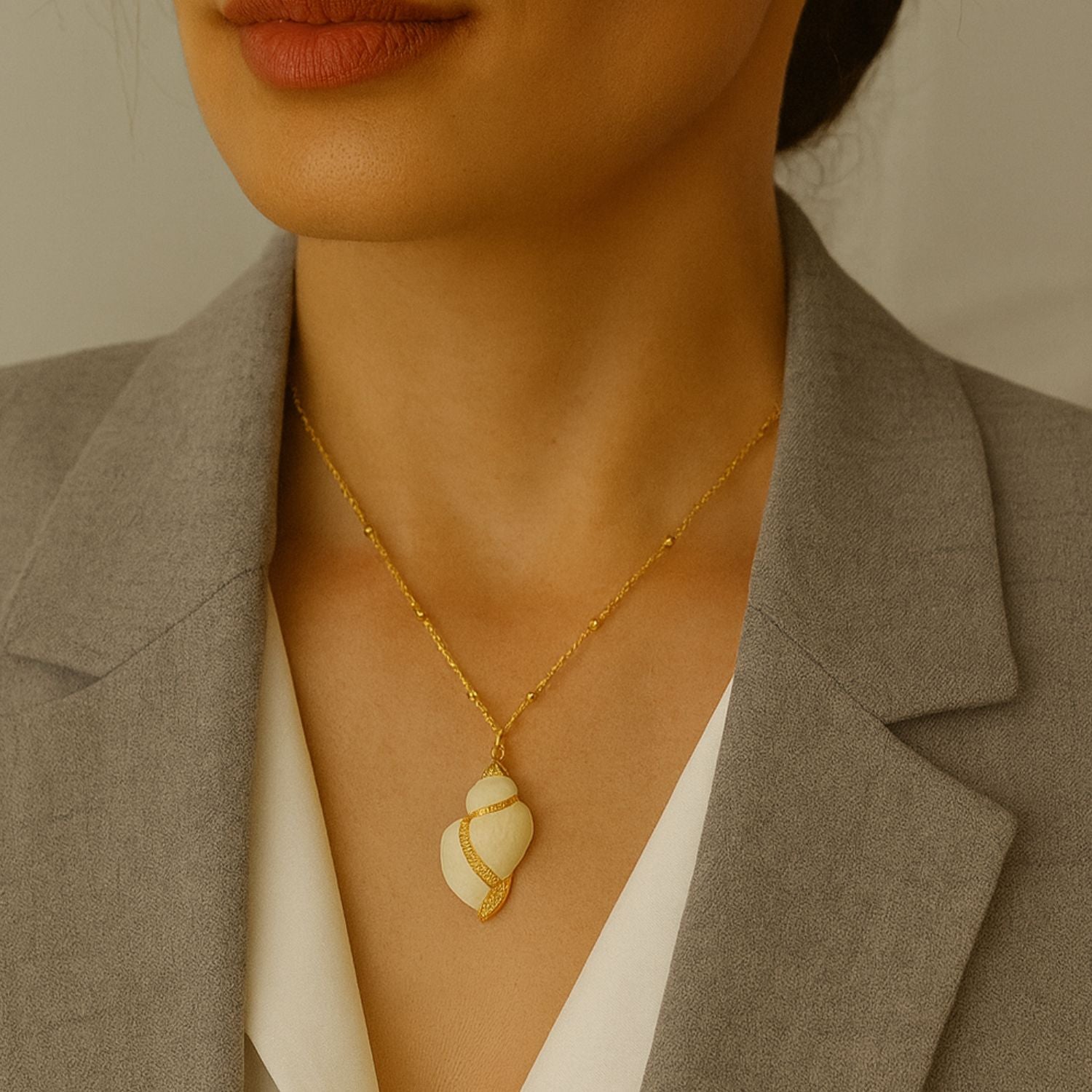 Seashell Necklace With Golden Details And Gold Plated Chain