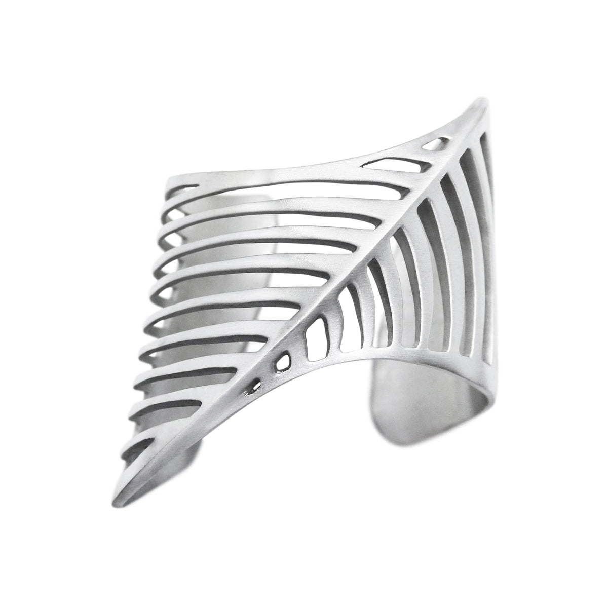 SHARCH CUT OUT BANGLE SILVER SATIN