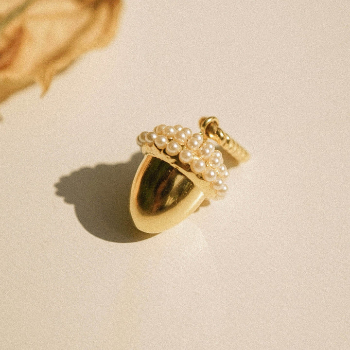 shrimps-acorn-charm-bracelet-18ct-gold-plated-daisy-london