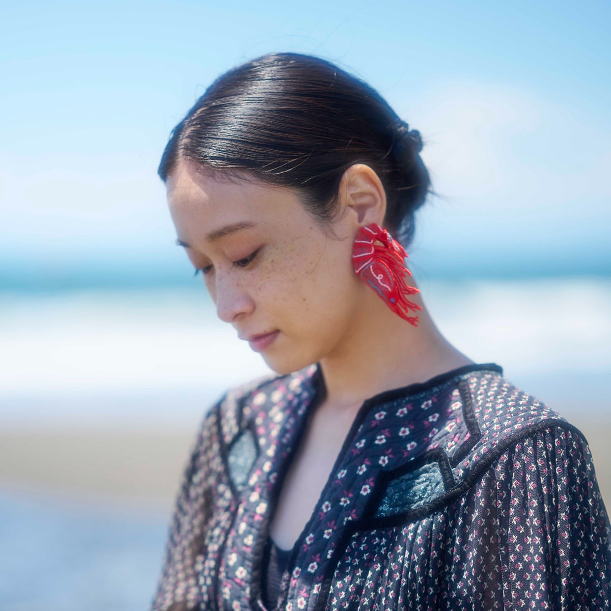 Shrimps Embroidery Earrings - Red