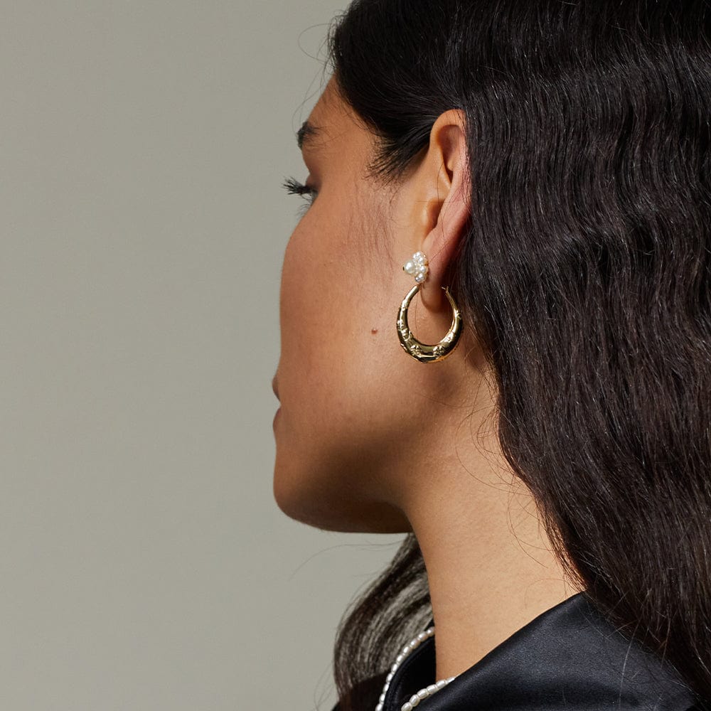 shrimps-lucky-horseshoe-hoop-earrings-18ct-gold-plated-daisy-london