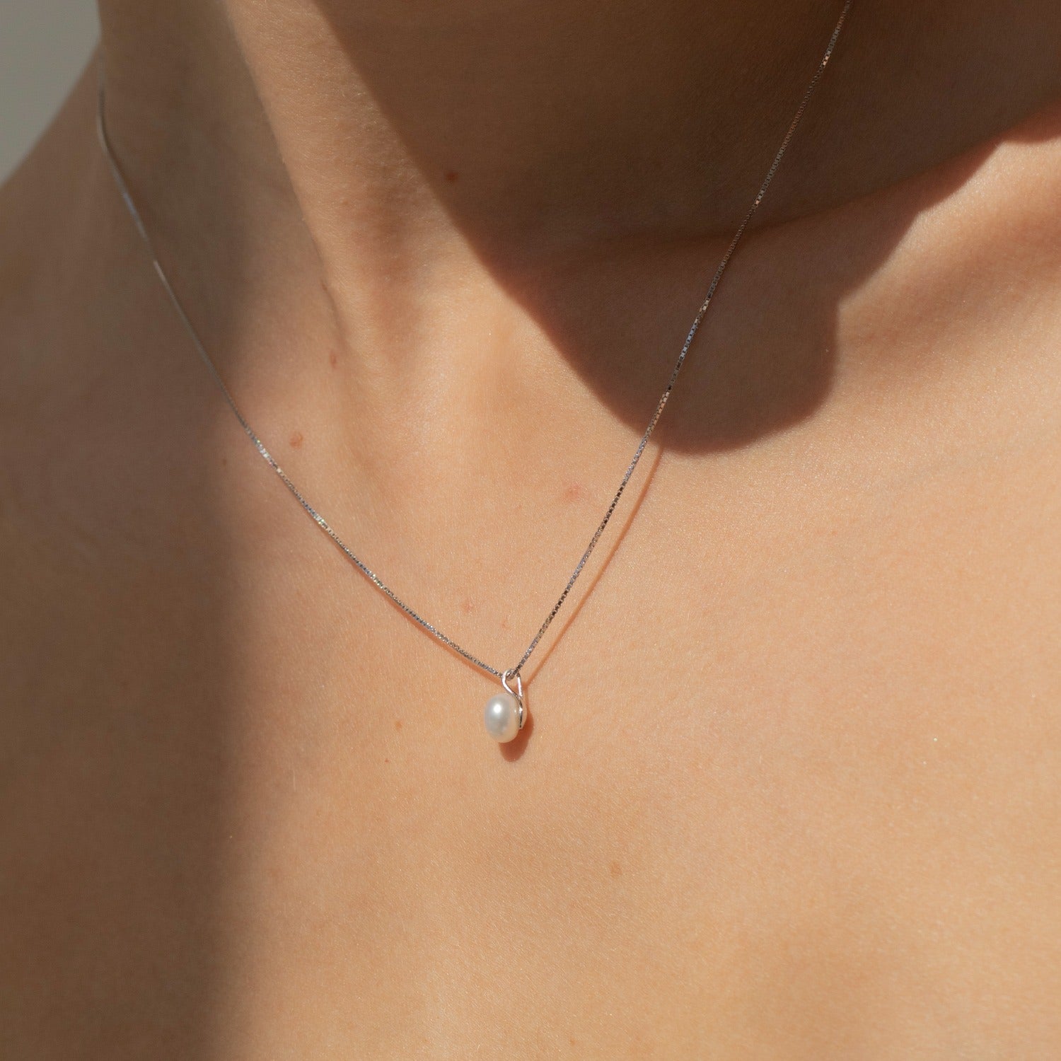 Silver Single Pearl Chain Necklace - Fae