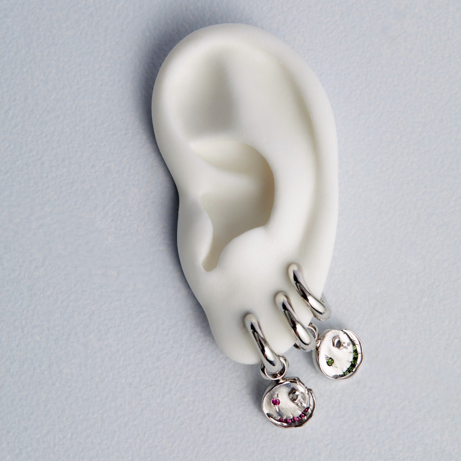 Smile Hoop Earring – May – Emerald – Silver