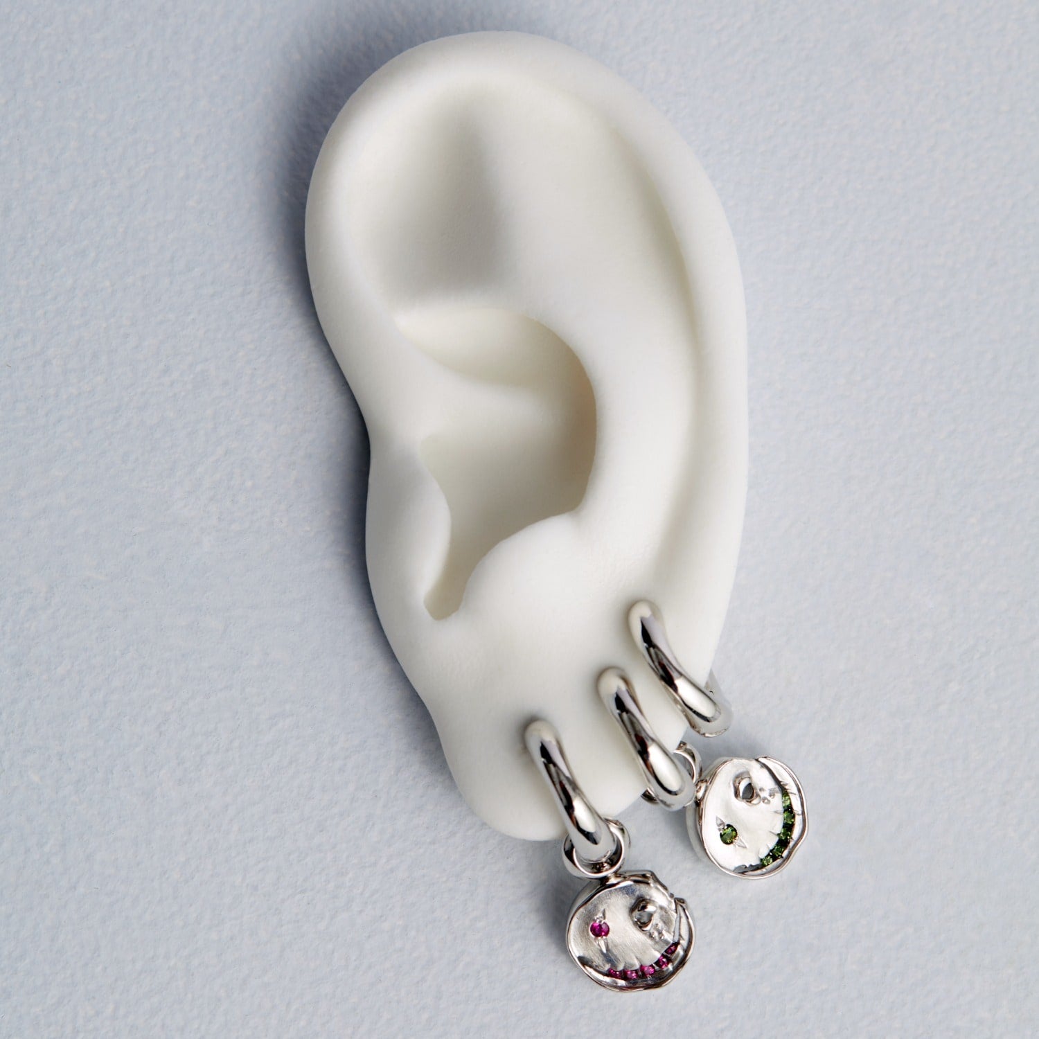 Smile Hoop Earrings – August – Peridot – Silver