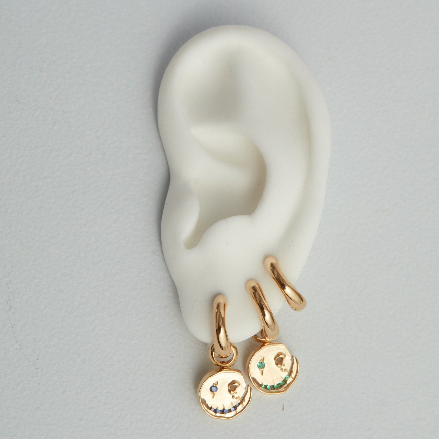 Smile Hoop Earrings – May – Emerald – Gold Plated