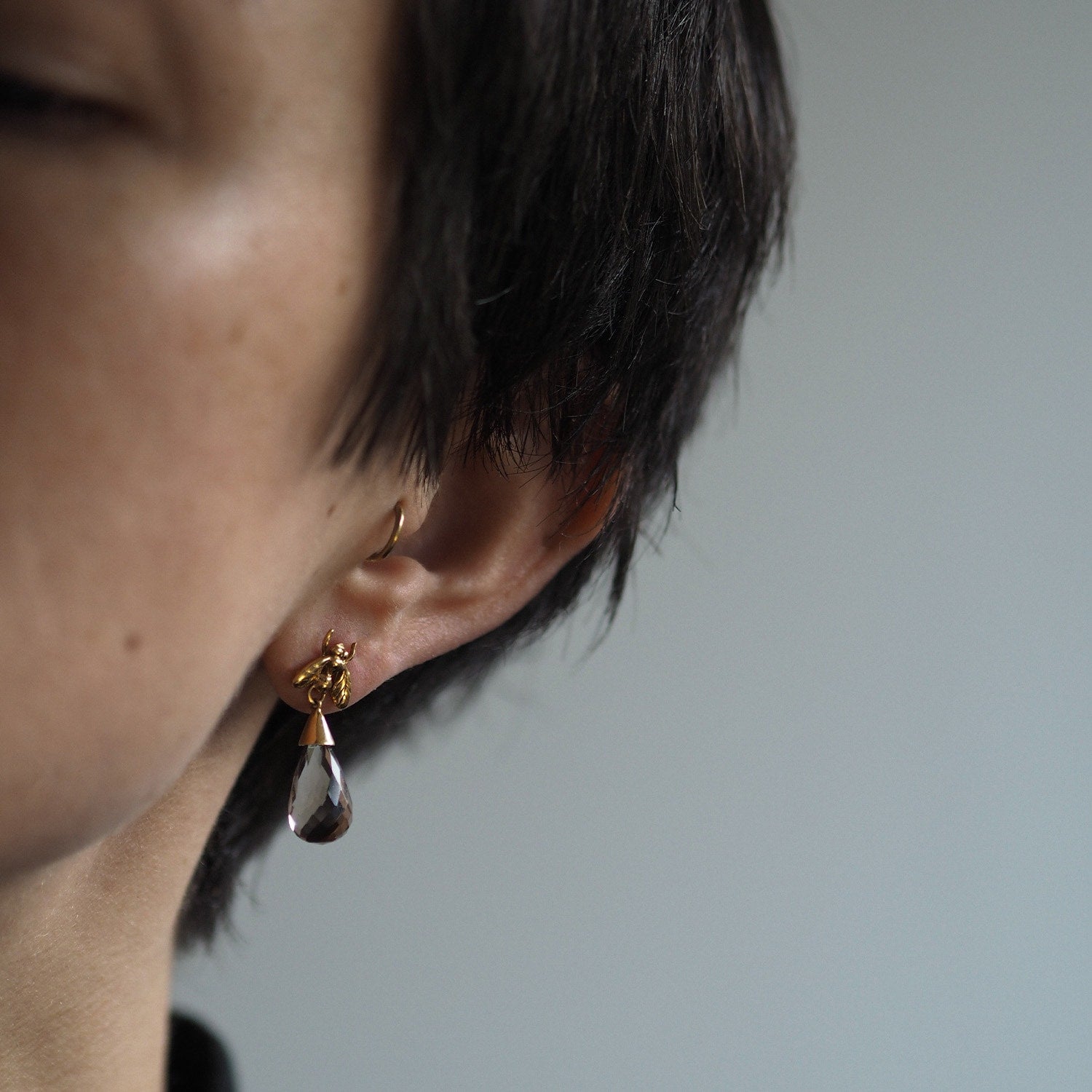 Smokey Quartz Briolette Little Fly Earrings In Gold
