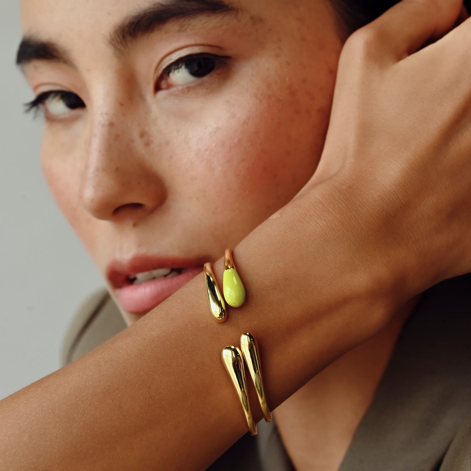 Solid Pebble Cuff - Gold