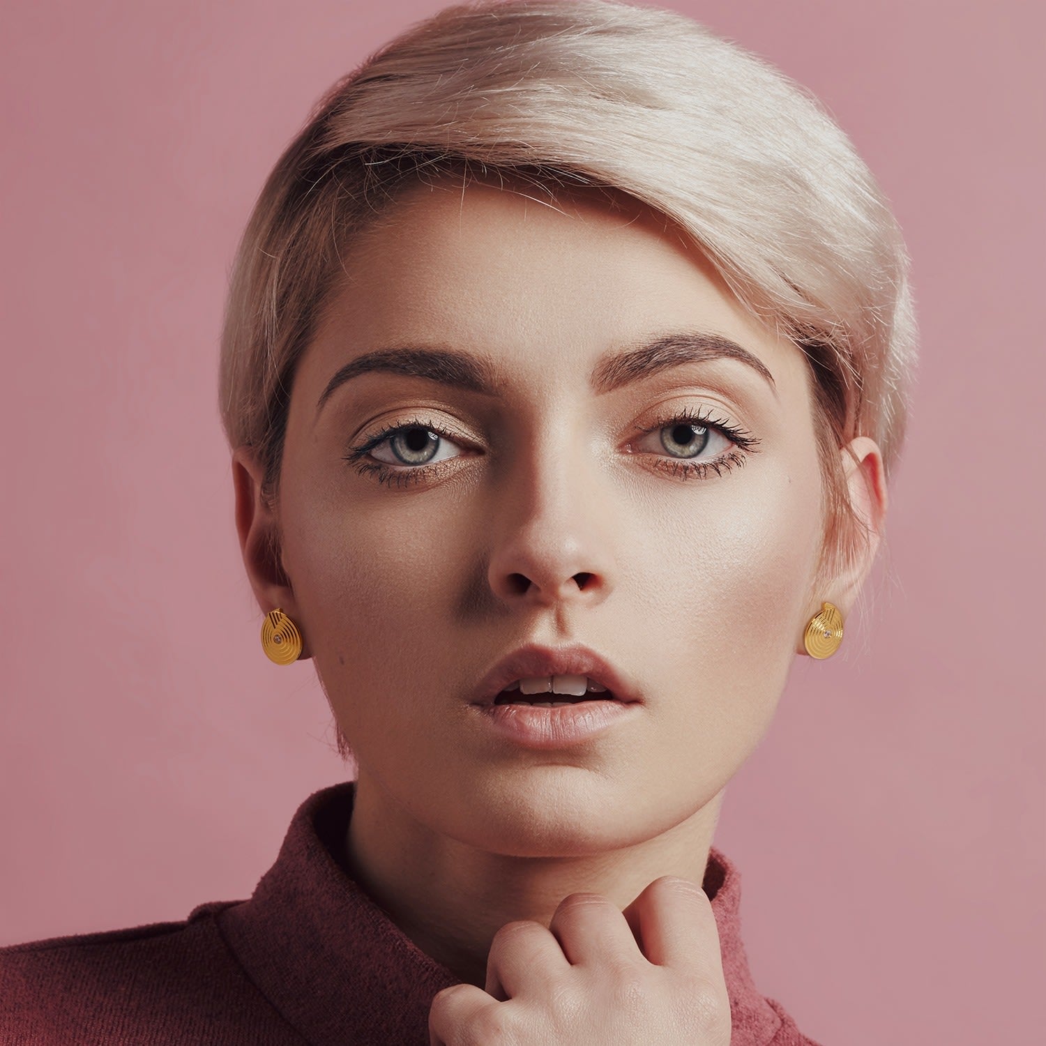 Open Twist Disc Stud Earrings With Engraved Circles And Cz - Gold