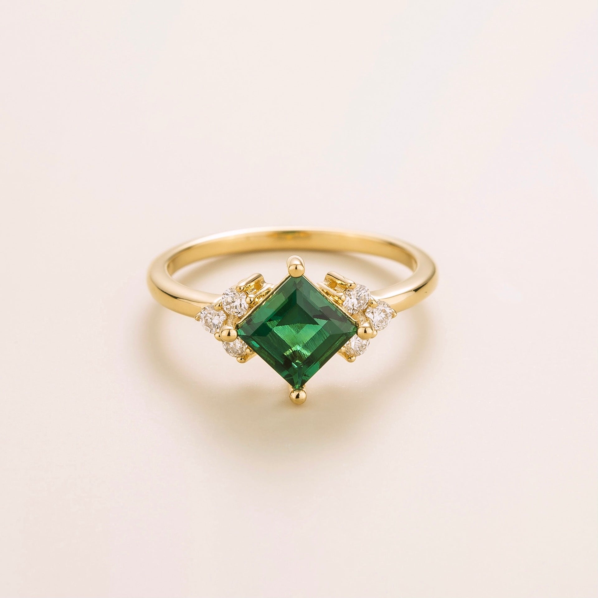 Amore Ring In Emerald & Diamond